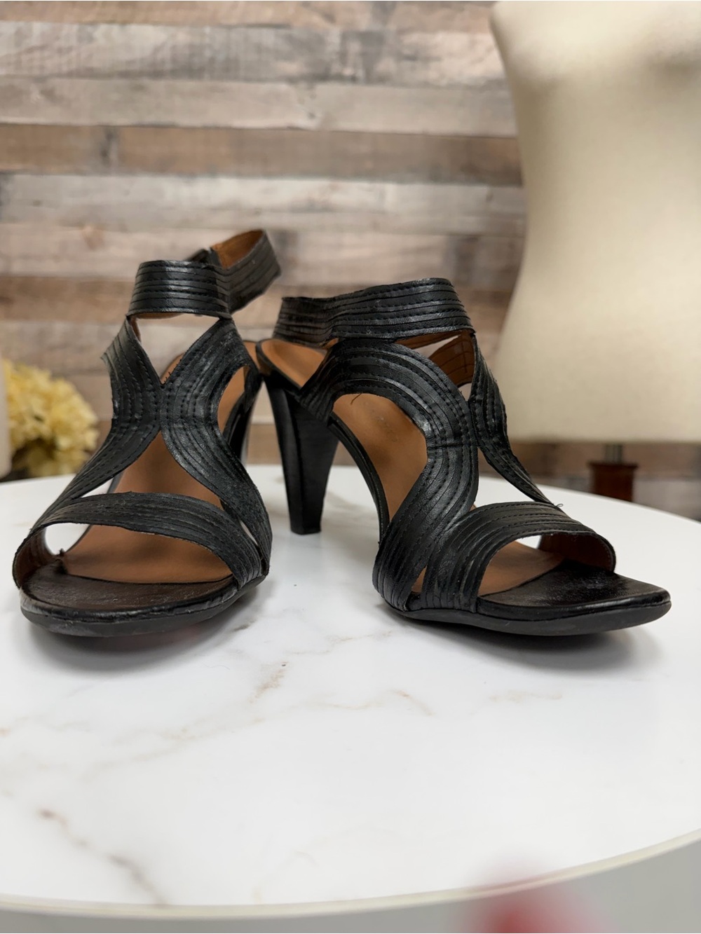 Franco Sarto black leather strappy heel sandal 9